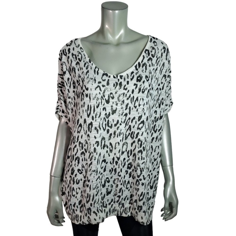 Torrid Knit Top Plus Size 3X Animal Print Stretch Short Sleeve‎ Casual White
